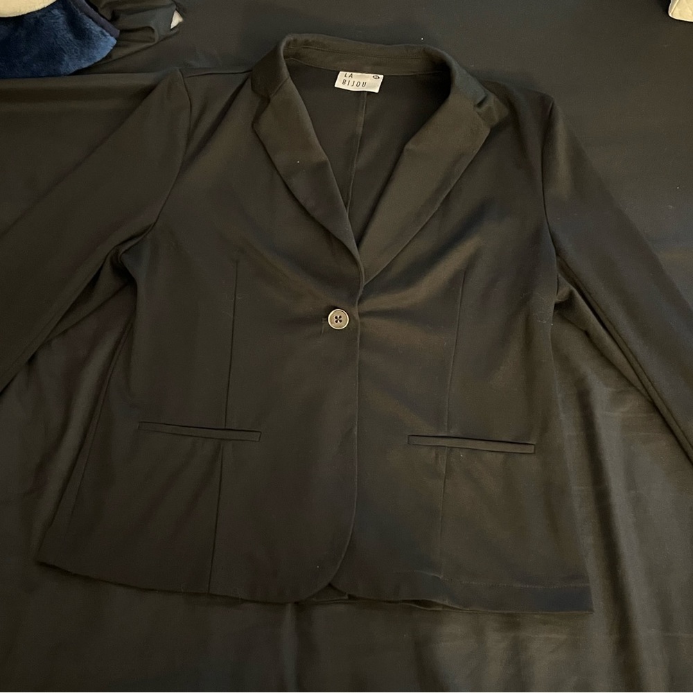 Junior’s LA Bijou one button black blazer in size xl.